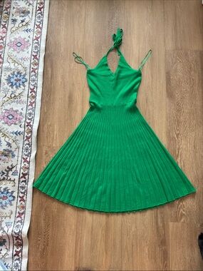 Kelly green summery cocktail dress
